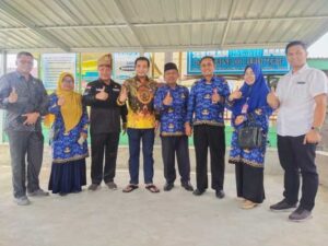PT Musim Mas Bangun Halte di SDN 002 Lubuk Terap