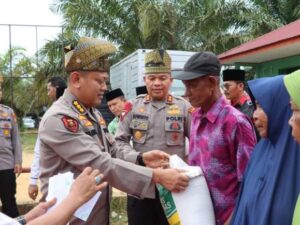 Pemukulan Gong dan Pelepasan Ratusan Ekor Burung Merpati Tandai Louncing Polisi RW di Pelalawan.