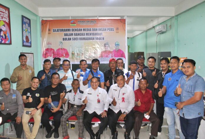 Perumda Tuah Sekata Dapat Penghargaan Top BUMD Awards 2023 dan Predikat Bintang 3