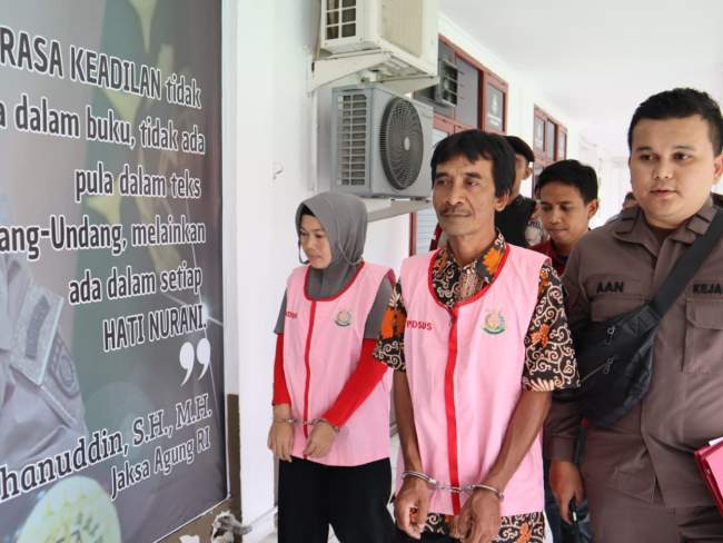 Kejari Pelalawan Amankan 2 Tersangka Tindak Pidana Korupsi Bantuan Sampan tahun 2019