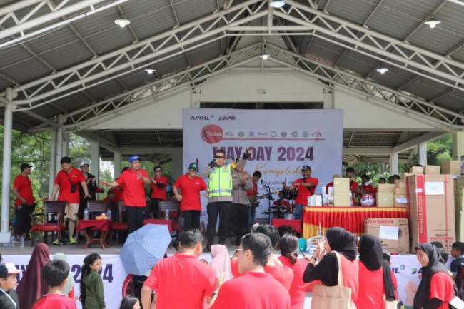 Peringati Hari Buruh Internasional, Kapolres Pelalawan AKBP Suwinto SH SIK Meriahkan May Day 2024