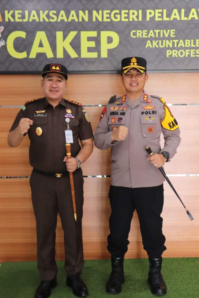 Kapolres Pelalawan AKBP Afrizal Asri SIK Disambut Kajari Azrijal SH MH dalam Bingkai Silaturahmi