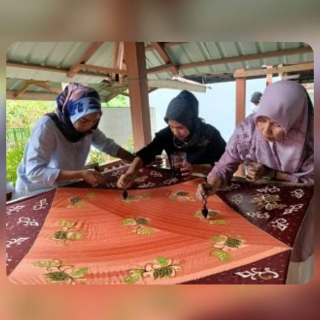Dukung Pengembangan Budaya Lokal, APRIL-APR Gelar Pelatihan Kelompok Batik di Riau