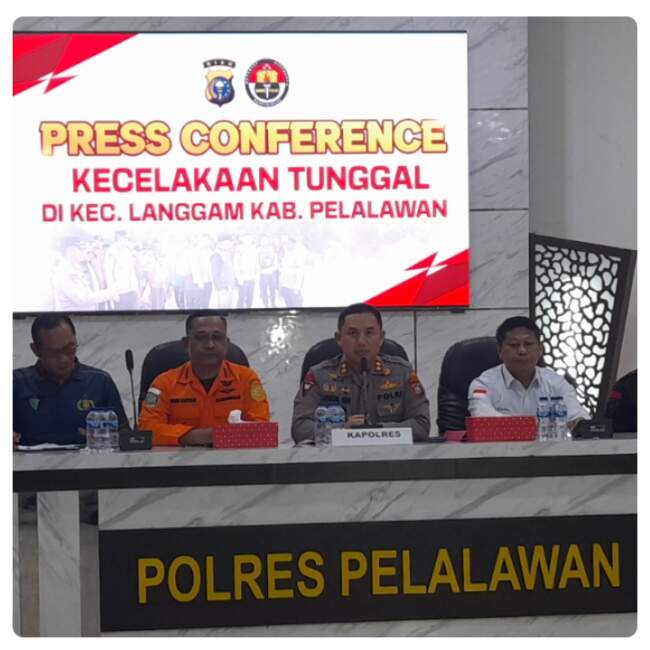 Polres Pelalawan Press Release Kecelakaan Tunggal Truck Di Desa Segati yang Menewaskan 15 Orang