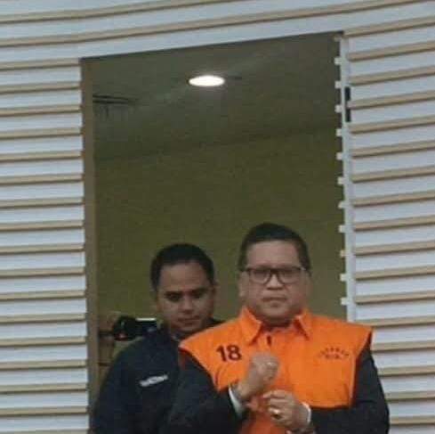 Komisi Pemberantasan Korupsi (KPK) menahan Sekretaris Jenderal