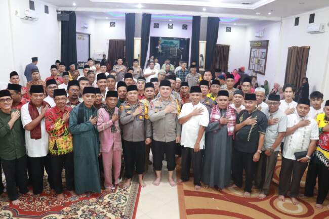 Jalin Silaturahmi dan Perkuat Persatuan Kapolres Pelalawan Buka Bersama dengan Masyarakat Minang