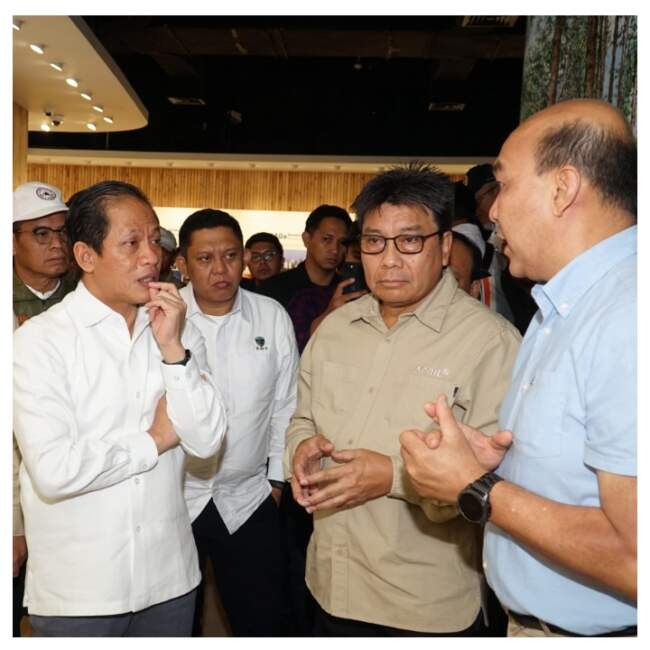 Menteri Lingkungan Hidup RI, Hanif Faisol Nurofiq Kunjungi RAPP dan Disambut Dirut Sihol Aritonang