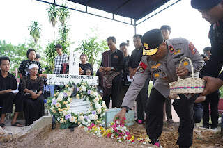 Iptu Anumerta Donald “Pahlawan Karhutla” Riau Dimakamkan Secara Kedinasan