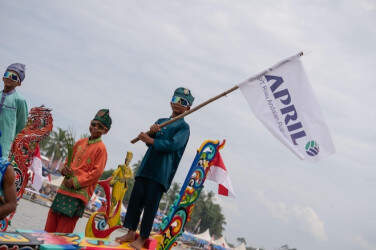APRIL Perkuat Komitmen Budaya, Dukung Empat Jalur di Pacu Jalur Taluk Kuantan